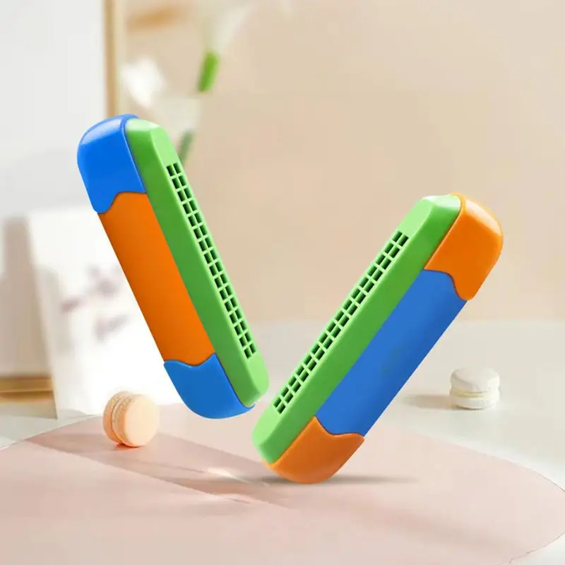 Orange-blaue Mundharmonika mit 16 Löchern