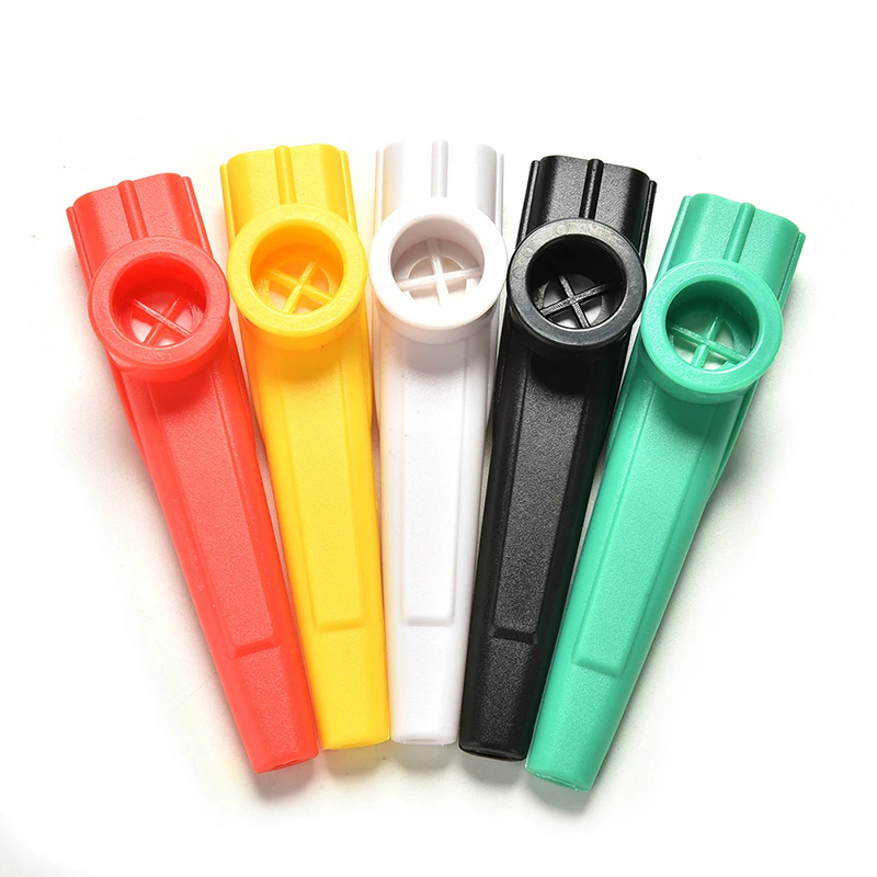 Kleines Kazoo aus Kunststoff in zufälliger Farbe