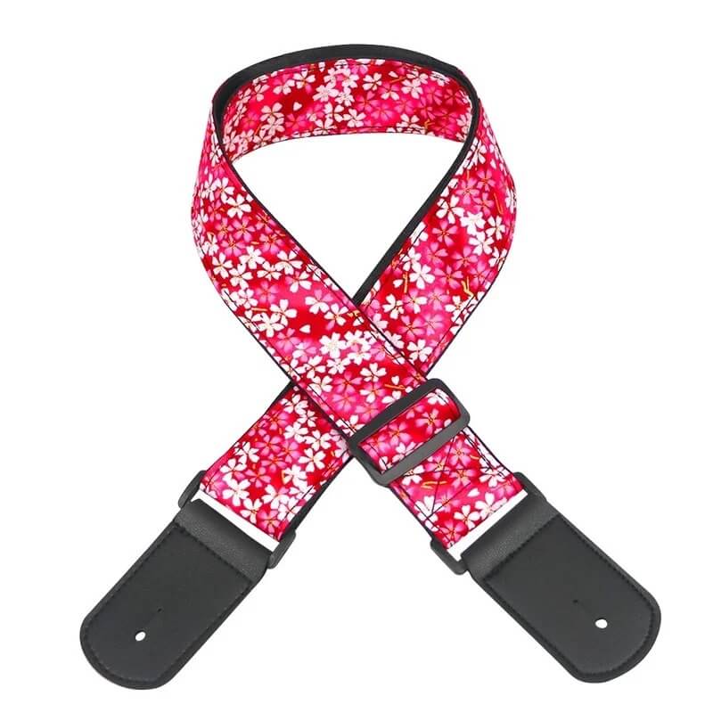 Gitarrengurt mit Muster von kleinen rosa Sakura-Blumen