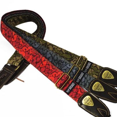Vollständige Ansicht Tarnmuster Gitarrengurt im urbanen Stil