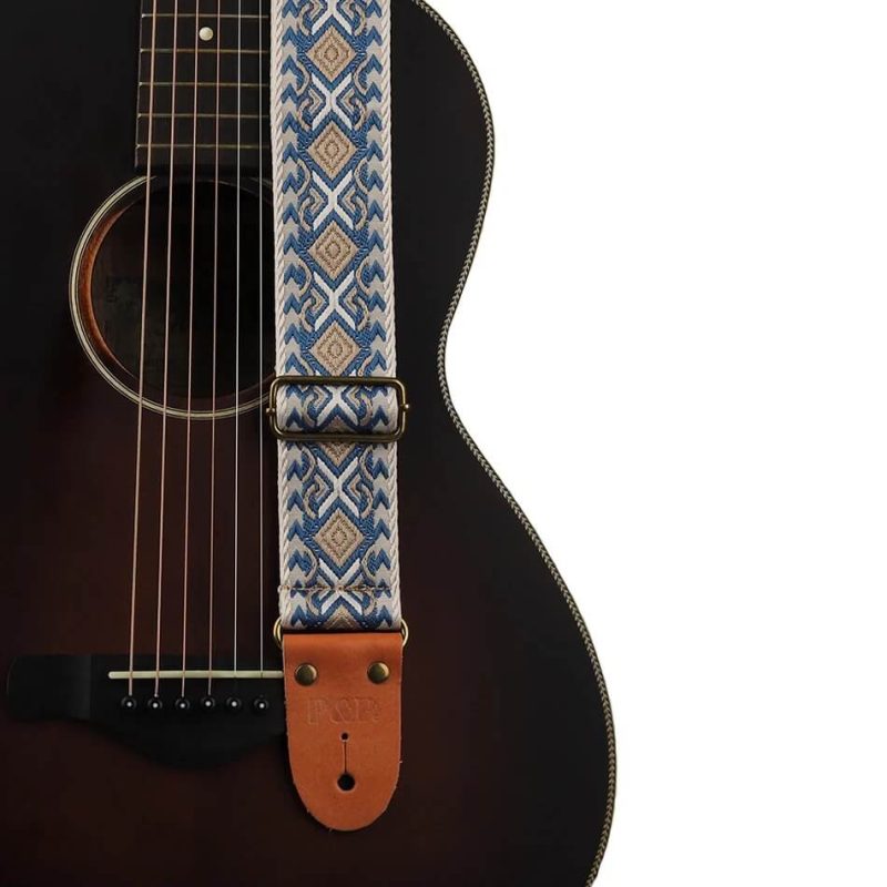 Verstellbarer klassischer Gitarrengurt aus bestickter Baumwolle mit ethnischen Mustern - Himmelsblau