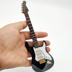 Miniatur-Elektrogitarre im Maßstab 1:6!