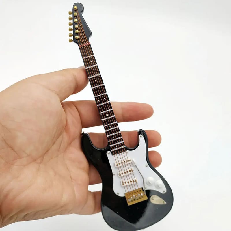 Miniatur-Elektrogitarre im Maßstab 1:6!
