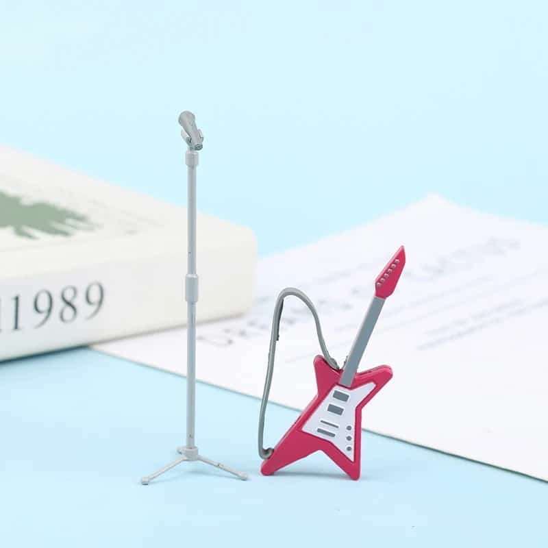Wunderschöne Miniatur-Elektrogitarre in Sternform in Rosa mit Mikrofon