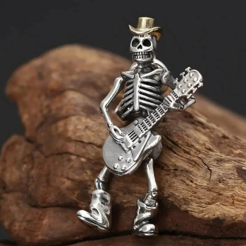 Wunderschöner Anhänger in Form einer Skelett-Gitarre aus Metall im Gothic-Stil