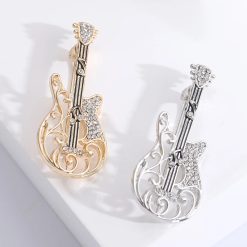 Elektrische Gitarren-Brosche mit hohlem Design, Musiknoten-Motiv und Strasssteinen