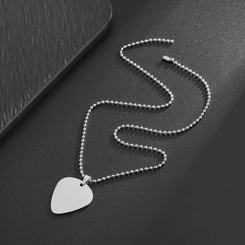 Übersicht über das einfache Mediator-Halsband aus rostfreiem Stahl - Minimalistische Kollektion