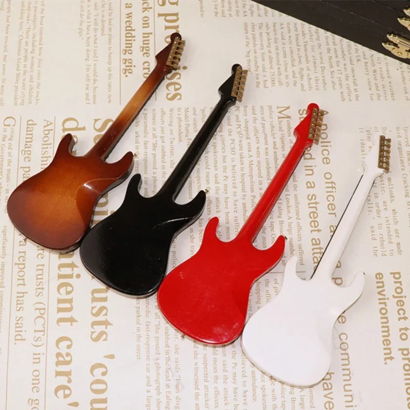 Rückseite einer Miniatur-E-Gitarre in Rot oder Schwarz mit Aufbewahrungsbox - 4 Stück