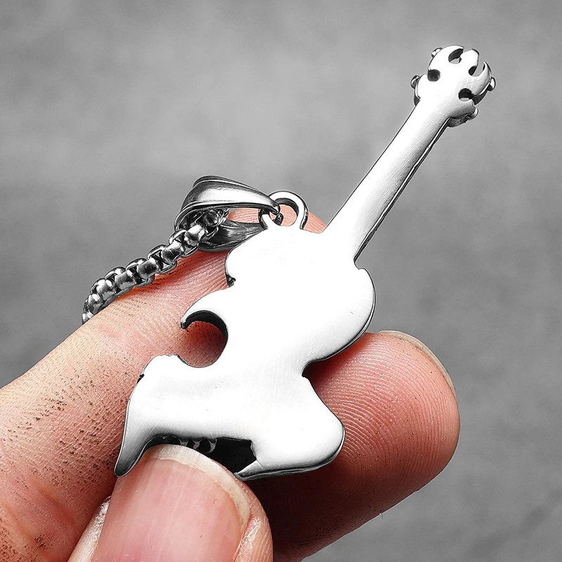 Rückseite des Heavy Metal Rock Gitarren-Anhängers mit Schlange