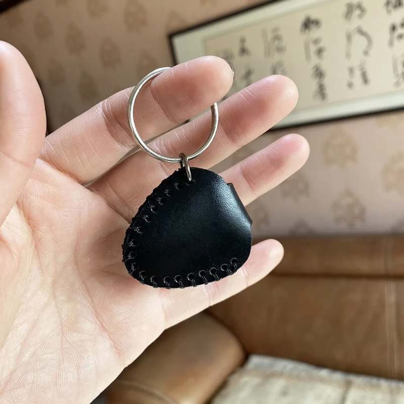 Rückseite Schlüsselanhänger Gitarre aus Echtem Leder Plektrum Etui