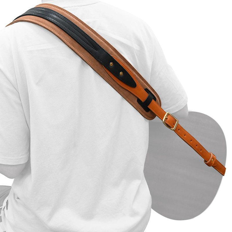 Blick auf den Bassgurt "Klassische Eleganz" aus Leder