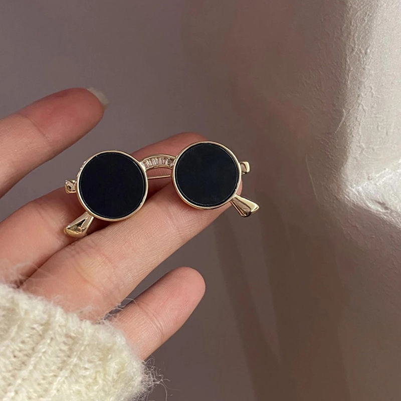 Wunderschöne Brosche im John Lennon Sonnenbrillen-Stil