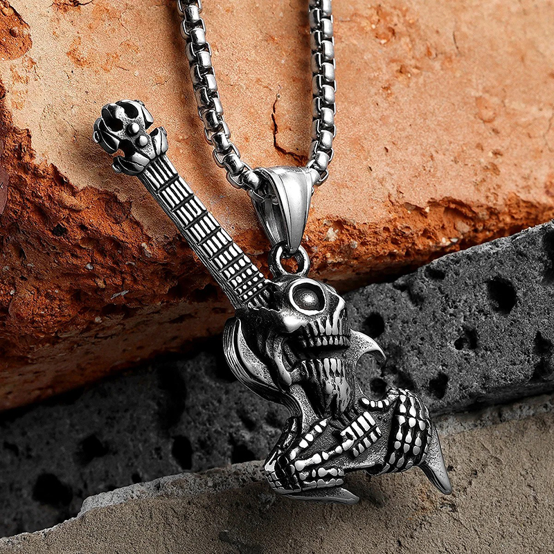 Details des Heavy Metal Rock Gitarrenanhängers mit Schlange