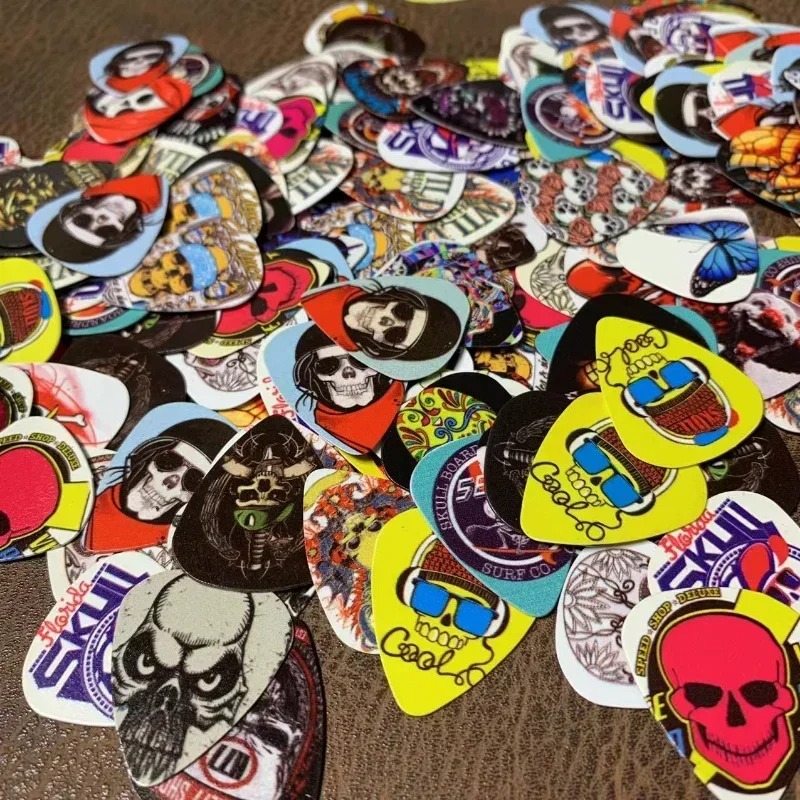 Set von 10 Plektren mit Schädel- und Totenkopfmotiven