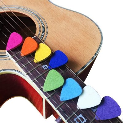 Details zum Set von 8 bunten, weichen Filz-Plektren für Ukulele