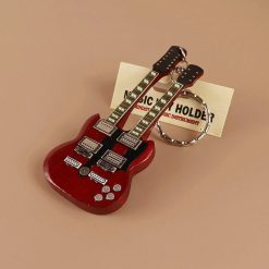 Doppelsaitiger Elektrogitarren-Schlüsselanhänger in Braunfarbe
