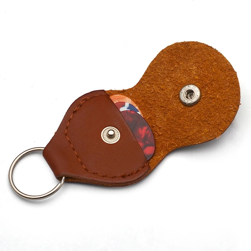 2er Set Gitarrenschlüsselanhänger aus Leder mit Pick-Etui - 3 Farben - 6 Picks enthalten - Farbe Braun
