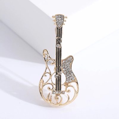 Elektrische Gitarrenbrosche im Hohl-Design mit Musiknoten-Motiv und Strass in Goldfarbe