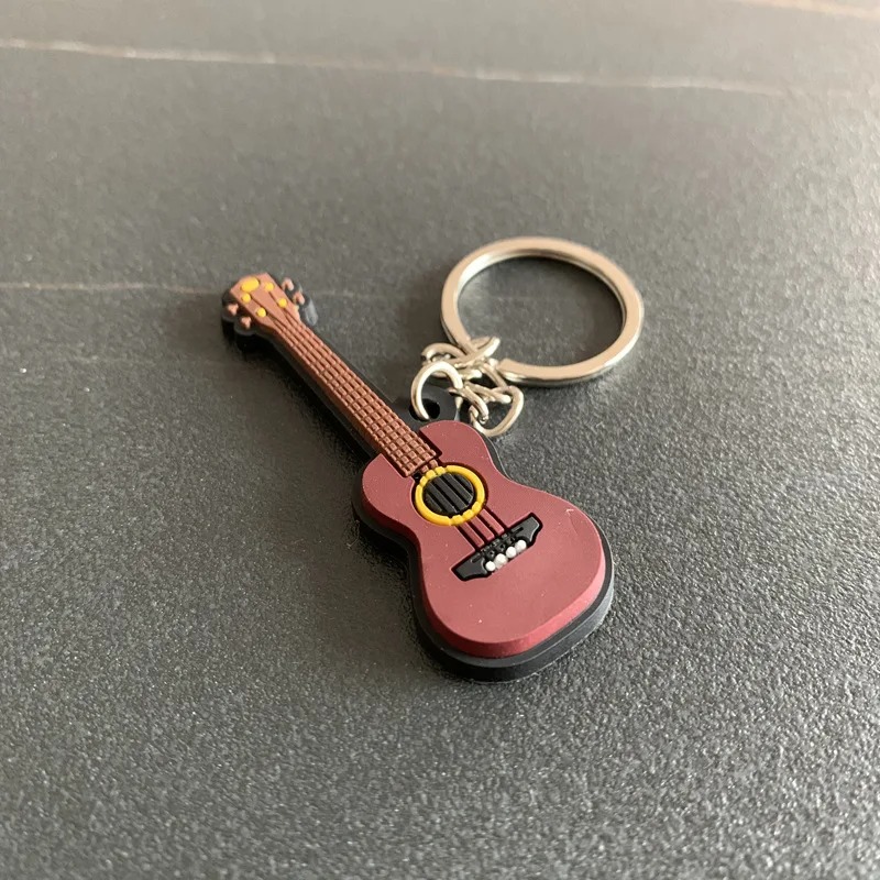 Rose - Klassischer Gitarren-Schlüsselanhänger aus weichem Gummi
