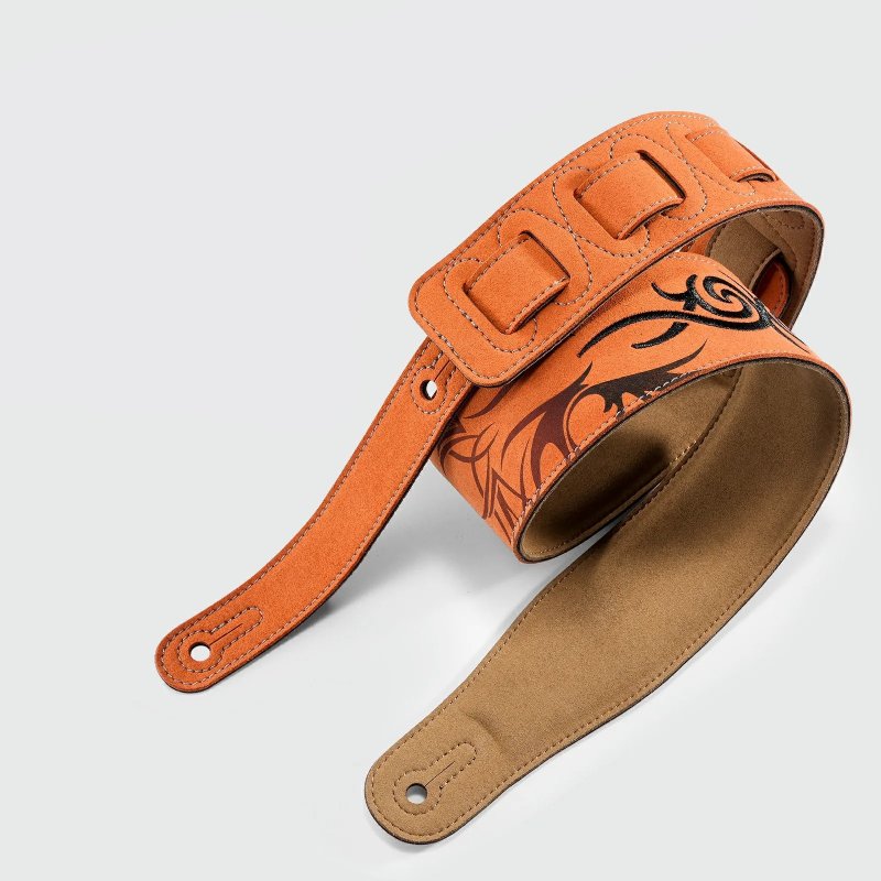 Vollständige Ansicht des Wildleder-Gitarrengurts mit Tribal-Stickmuster