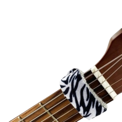 Detaillierte Ansicht des stummen Gitarrensaitendämpfers mit Zebramuster