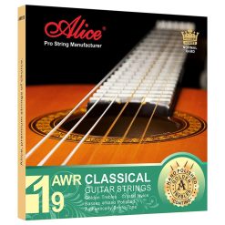 Klassische Gitarrensaiten aus Kristall-Nylon in der Farbe Titan-Gold mit glänzendem Aussehen und definierten Höhen