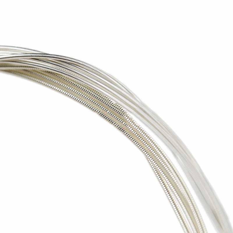 Detaillierte Ansicht Klassische Gitarrensaiten, Konzertsaiten mit hohen Tönen aus Karbon in der Farbe Titan-Gold, explosiv, aber nicht ohne Feinheit