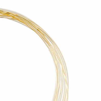 Allgemeine Ansicht Klassische Gitarrensaiten Konzertsaiten mit hohen Tönen aus Karbon in Ti-Gold Farbe, explosiv aber nicht ohne Feinheit