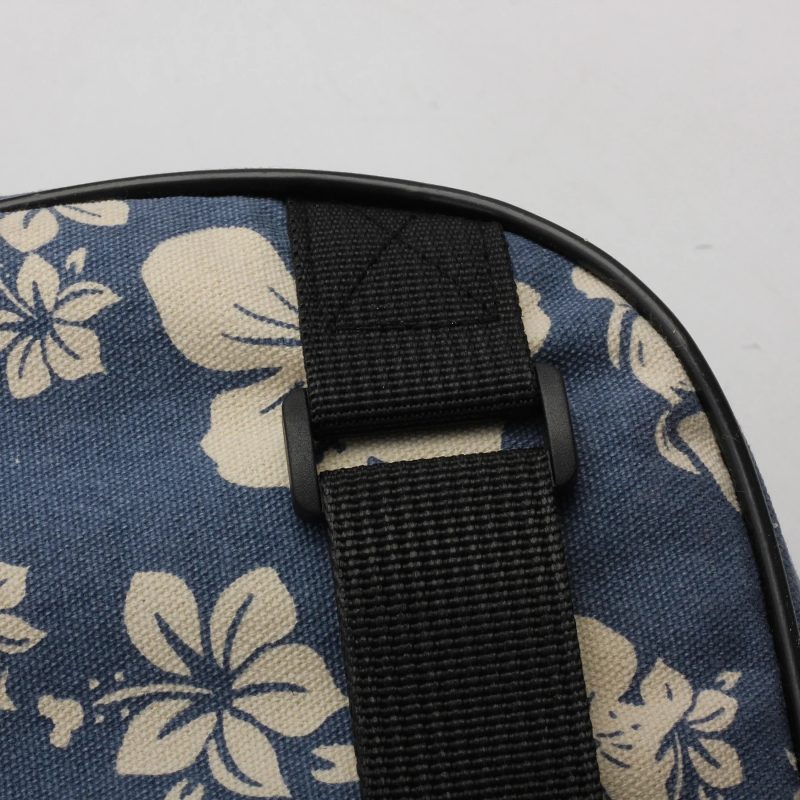 Details der Träger der Ukulelenhülle Aloha Floral