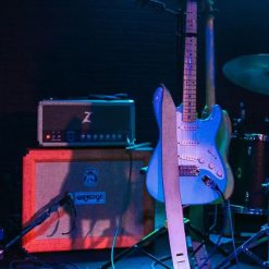 Klappbarer Gitarrenständer aus Metall - Sicher und Verstellbar
