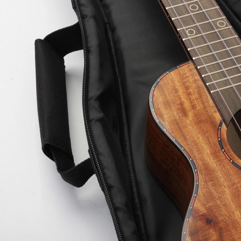 Innenansicht mit Ukulele der Details des Trägers der Ukulele-Hülle Aloha Floral