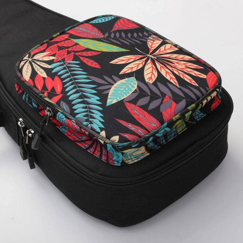 Blick auf die zentrale Tasche der Ukulelenhülle 'Lebendiger Dschungel