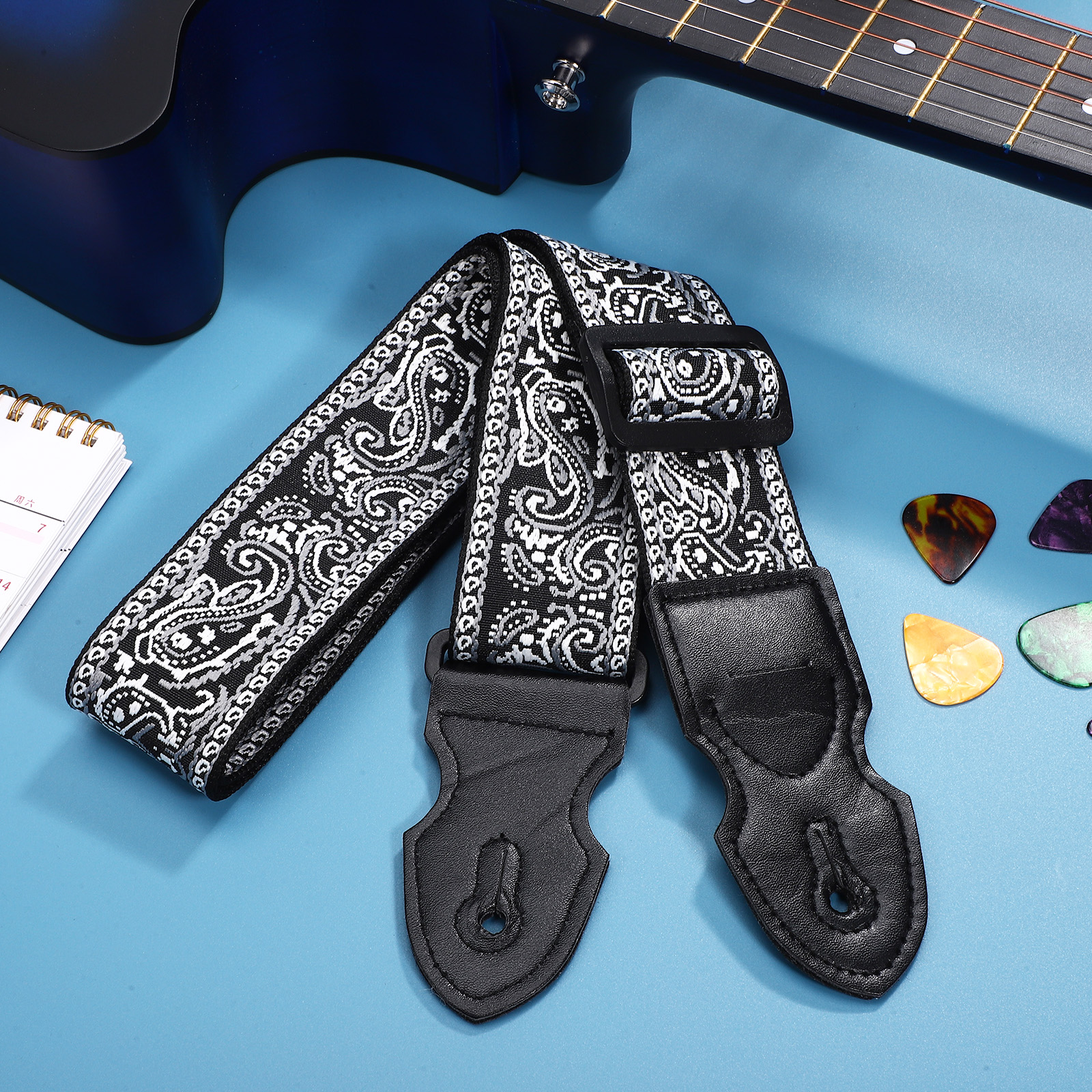 Details der Wunderschönen Rock-Gitarrengurt 'Paisley Schwarz Eleganz