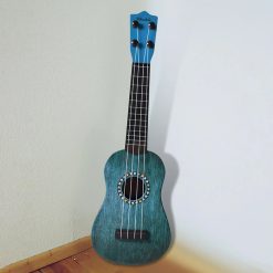 Detaillierte Ansicht der akustischen Kinder-Gitarre 'Marine Welle' - ab 3 Jahren