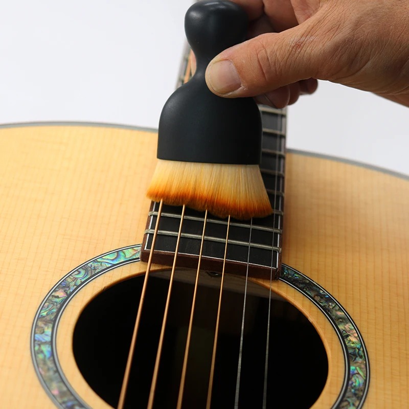 Reinigungsbürste für Gitarre, Klavier & Instrumente mit ultra-weichen, antistatischen Borsten99
