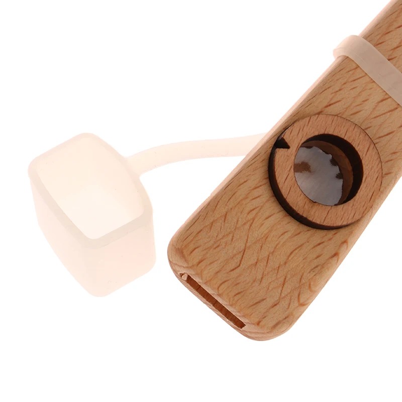 Details Akustisches Kazoo aus natürlichem Holz - Klassisches Design und authentischer Klang - Komplett!