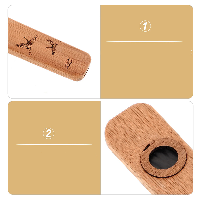 Details zu einem handgefertigten Holz-Kazoo mit eingraviertem Motiv von japanischen Kranichen