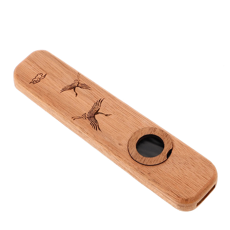 Graviertes Holzkazoo mit Japanischen Kranich-Motiven und Handwerkskunst-Finish