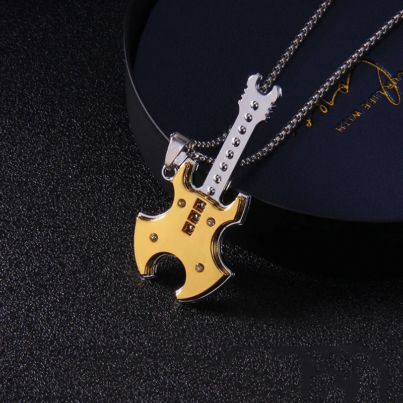 Anhänger Rock Gitarre - Goldene Kampfaxt