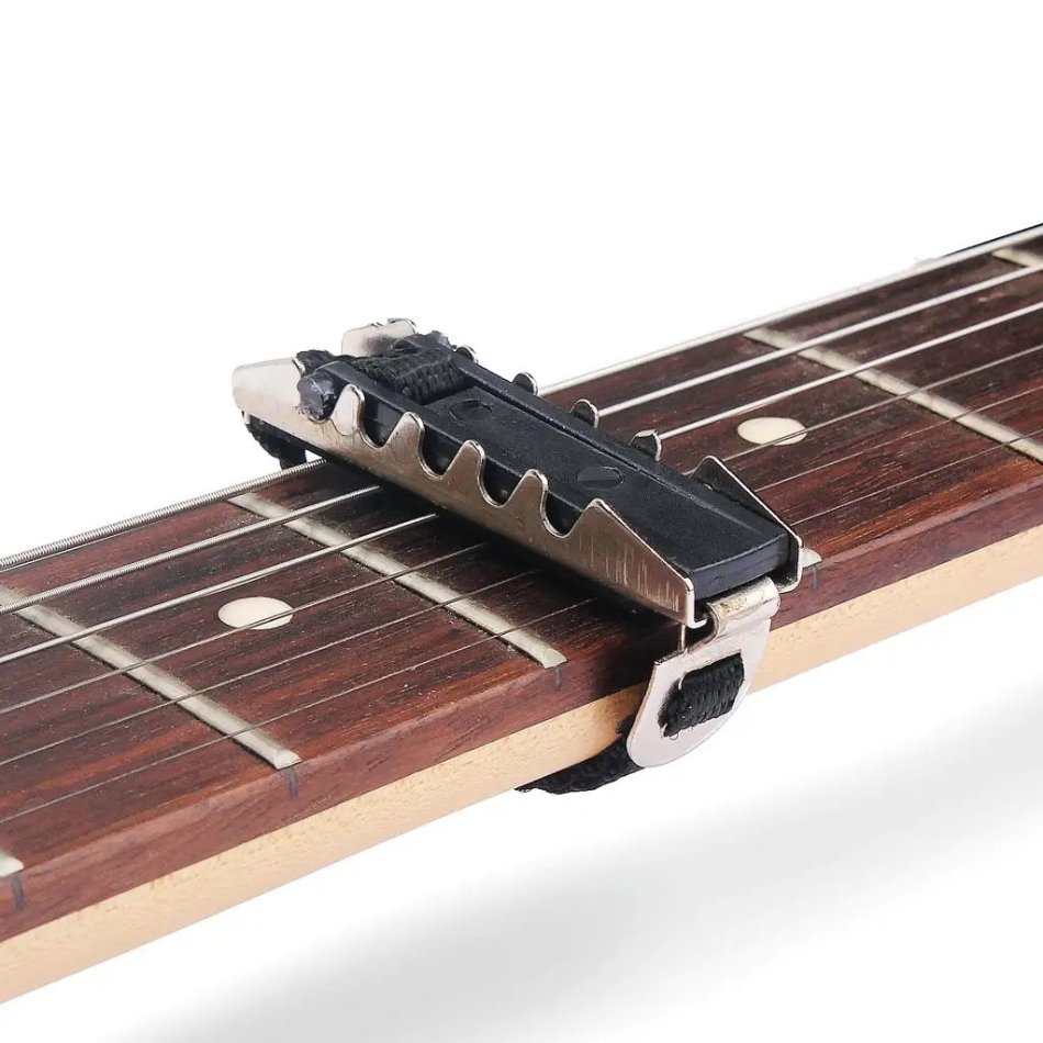 Verwendung des klassischen Gitarren-Capodasters mit Riemen - Leicht, elastisch und verstellbares Multi-Instrument