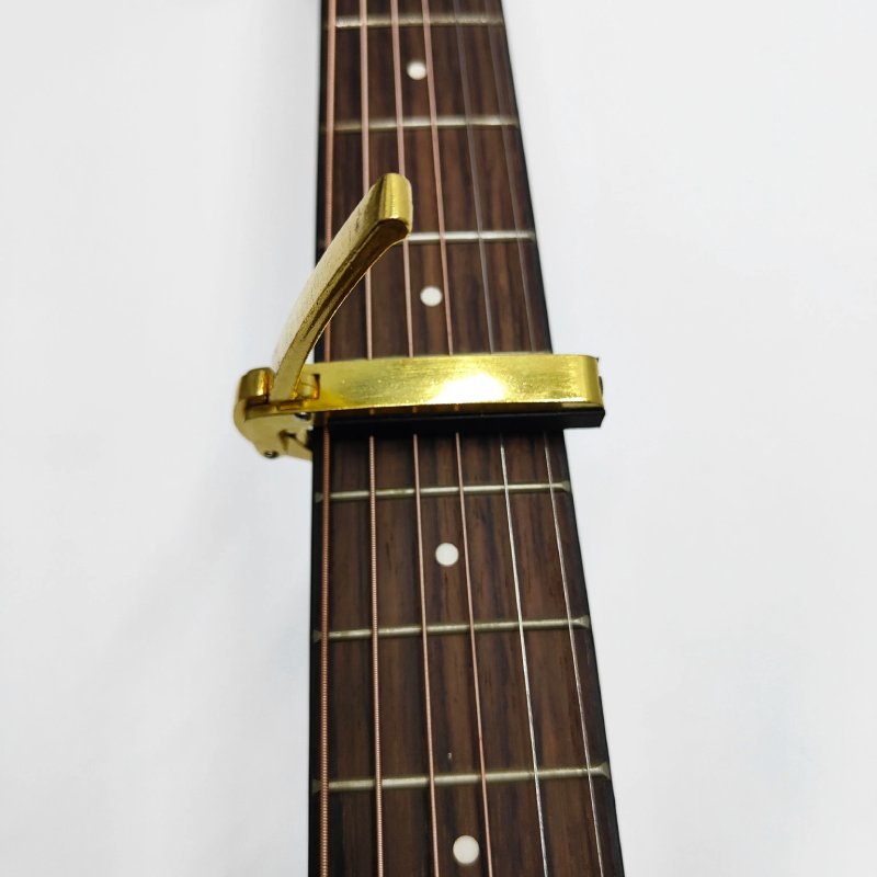 Verwendung des ergonomischen Griff-Gitarren-Capodasters - schnelles und kraftvolles Spannen