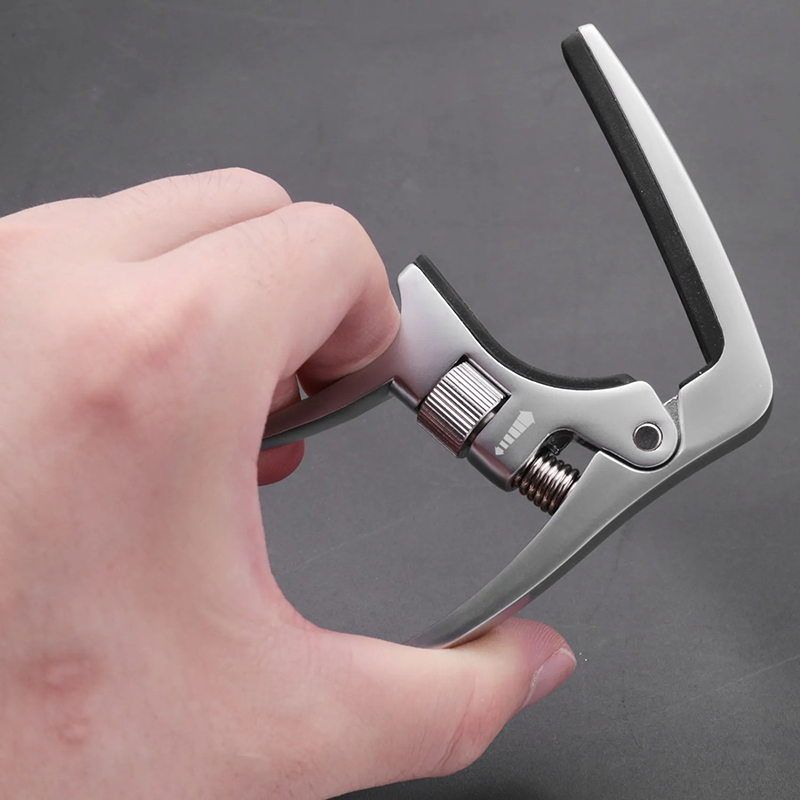 Seitenansicht des Gitarrenkapos Modell Trigger Pro - Verstellbare Spannung!