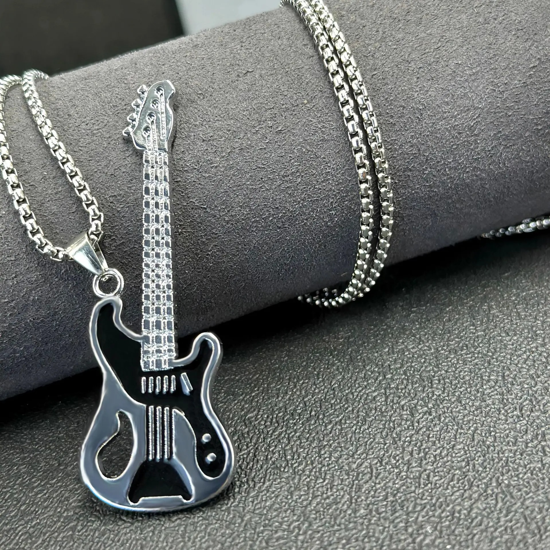 Details zum Prachtvollen Shred Gitarrenhalskette