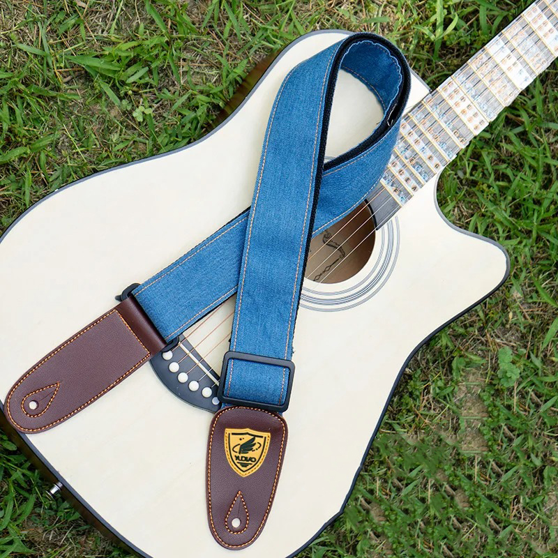 Dunkelblaues Denim-Akustikgitarrenband