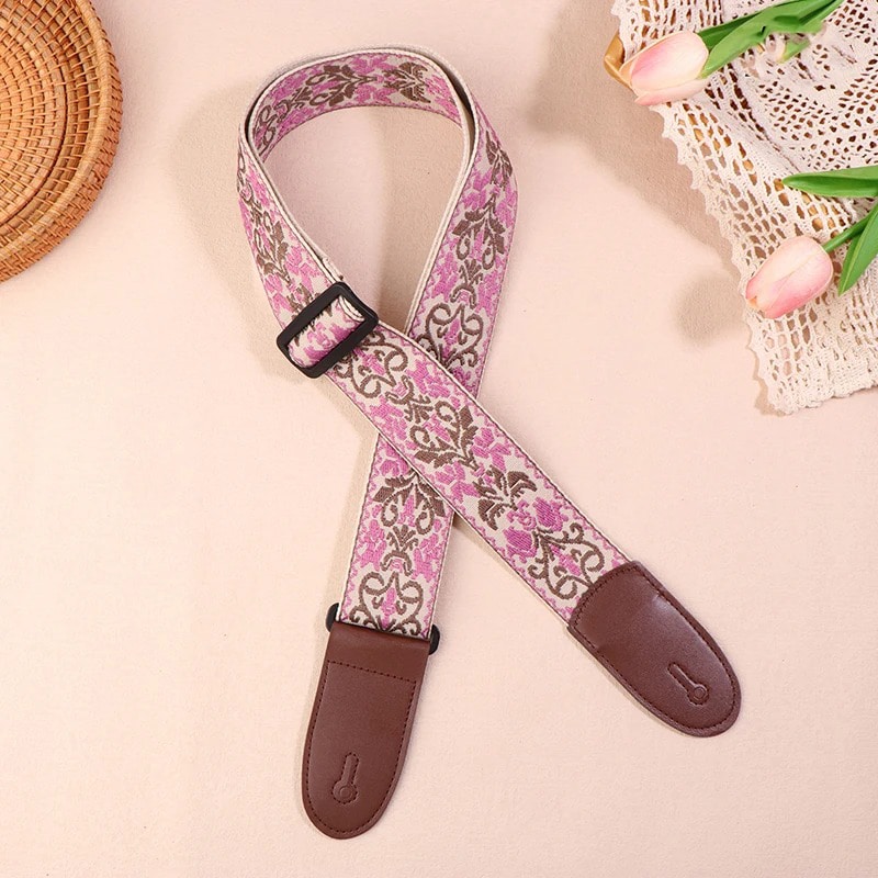 Vintage Gitarrengurt mit violetten Arabesken