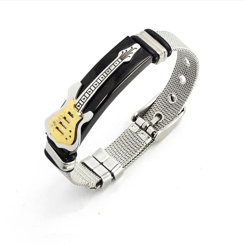 Allgemeine Ansicht des goldenen Stratocaster Rock Gitarrenarmbands