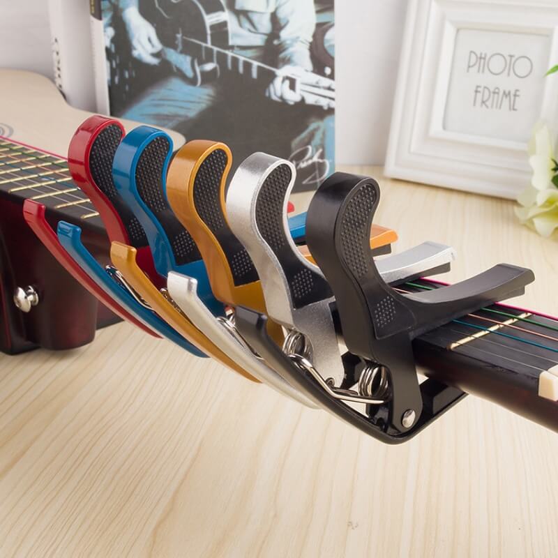 Capodastre pour guitare universel - 5 couleurs au choix