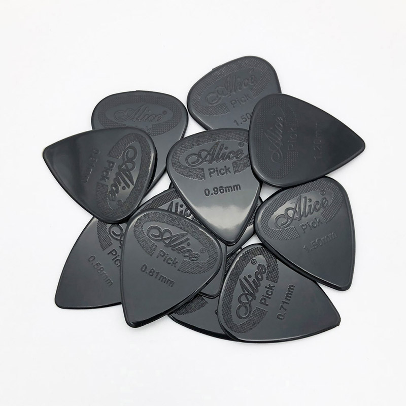 Lot de 100 médiator en nylon noir - épaisseur 1.20mm