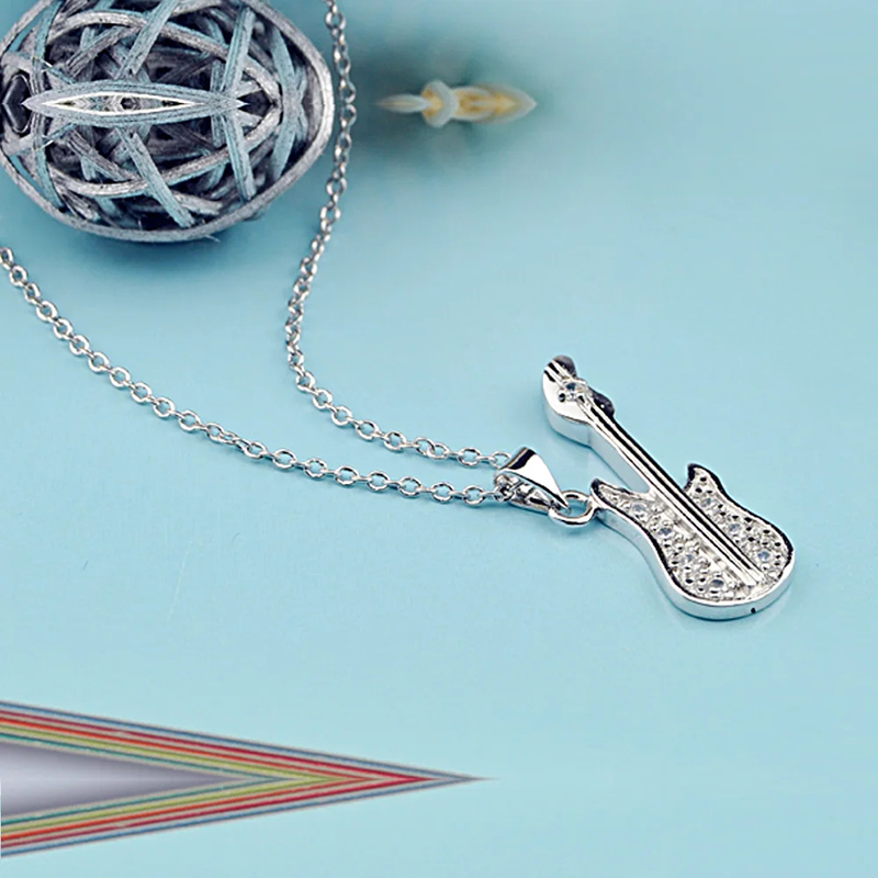 Petit pendentif guitare tout fin 7 tailles de chaînes