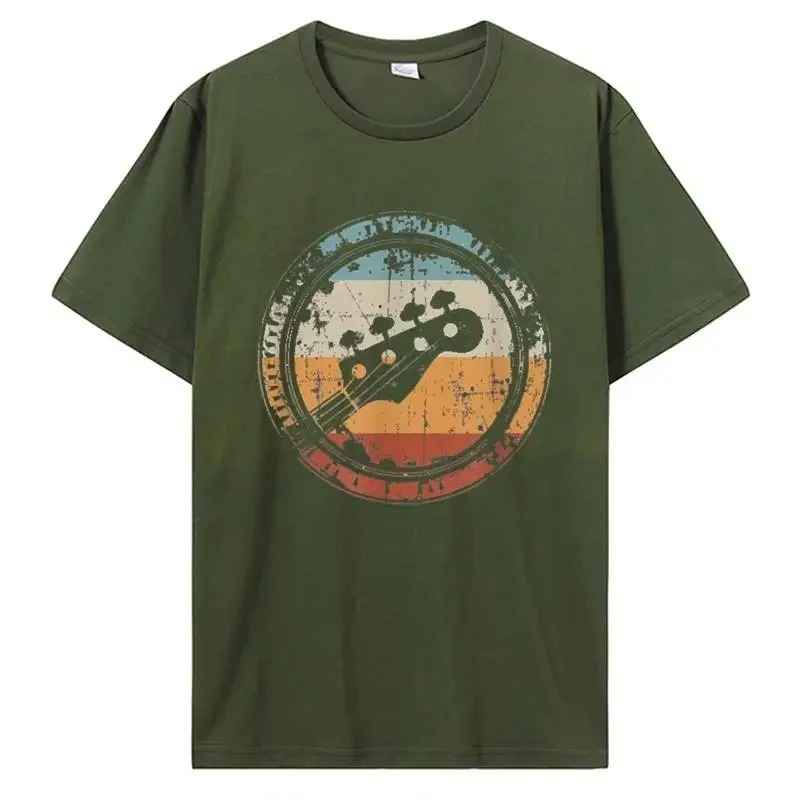 T-shirt kaki avec motif tête de guitare basse sur coucher de soleil rétro